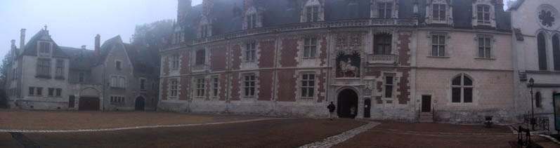 Entrance to the castle and outside of the Louis XII Wing 
