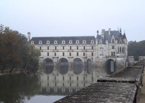 Approach to Chenonceau with the view over the Cher
