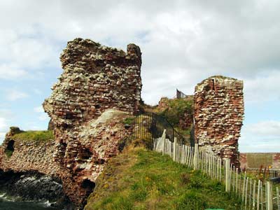 Close-up of the ruinous castle